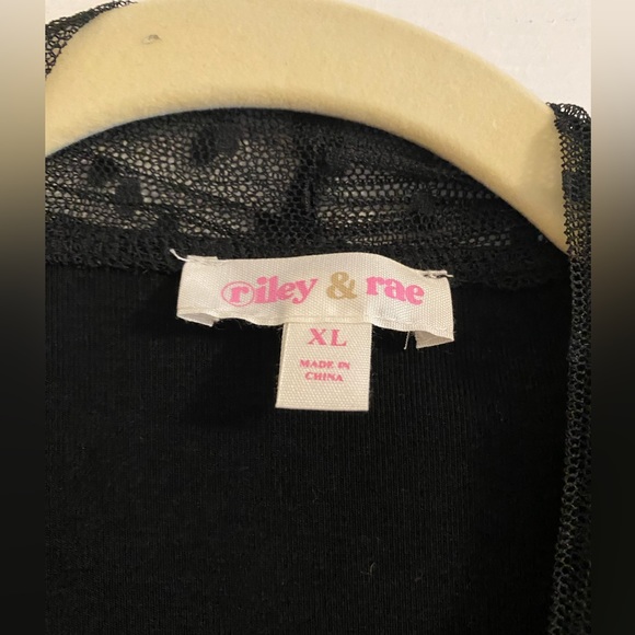 Black top - Picture 4 of 6